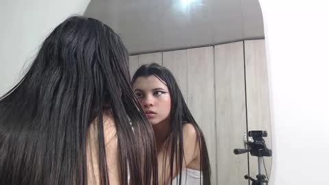 pinky_f00x online show from September 18, 1:09 am