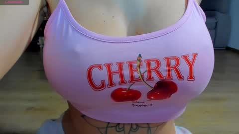 Pinkyishere online show from November 21, 3:32 pm