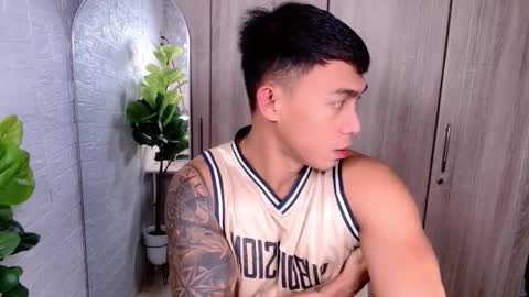 Snapshot of pinoymilker chatting on October 15, 10:16 am ethan online show from October 15, 10:16 am