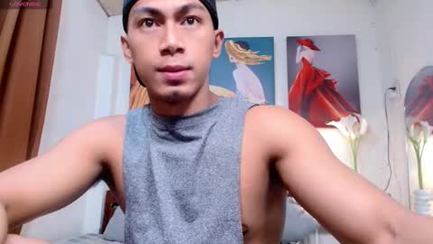 Snapshot of pinoymilker chatting on February 18, 12:59 am ethan online show from February 18, 12:59 am
