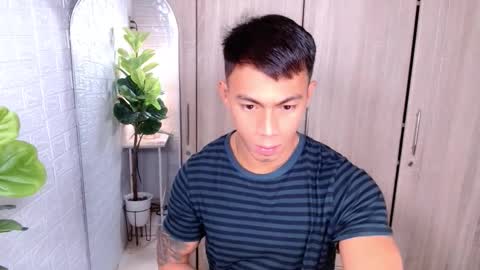 Snapshot of pinoymilker chatting on October 6, 3:24 am ethan online show from October 6, 3:24 am