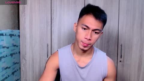 Snapshot of pinoymilker chatting on March 2, 2:19 am ethan online show from March 2, 2:19 am