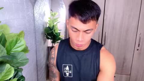 Snapshot of pinoymilker chatting on October 18, 12:20 pm ethan online show from October 18, 12:20 pm