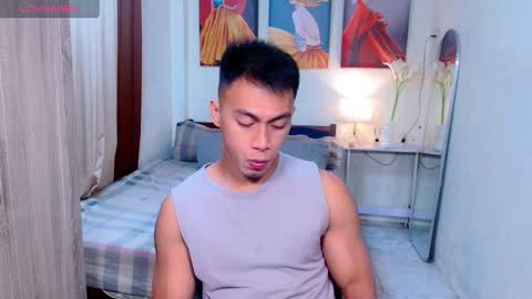 Snapshot of pinoymilker chatting on March 12, 10:05 am ethan online show from March 12, 10:05 am