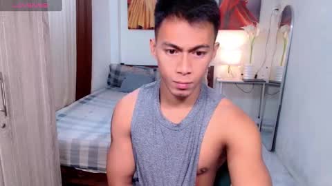 Snapshot of pinoymilker chatting on March 5, 2:36 am ethan online show from March 5, 2:36 am