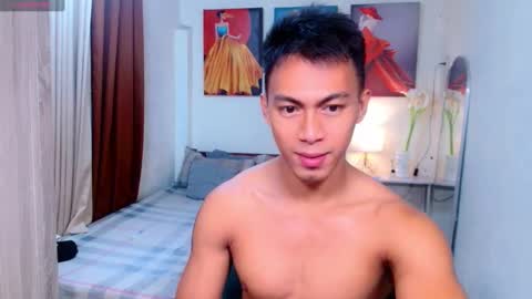 Snapshot of pinoymilker chatting on February 20, 7:52 pm ethan online show from February 20, 7:52 pm
