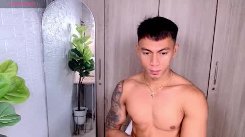 Snapshot of pinoymilker chatting on September 30, 2:22 am ethan online show from September 30, 2:22 am