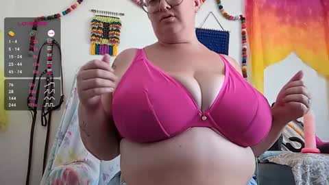 Snapshot of pisces_princess_ chatting on September 12, 9:06 pm Em online show from September 12, 9:06 pm