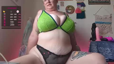 Snapshot of pisces_princess_ chatting on February 12, 9:43 pm Em online show from February 12, 9:43 pm