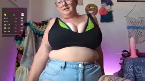 Snapshot of pisces_princess_ chatting on January 2, 8:46 pm Em online show from January 2, 8:46 pm