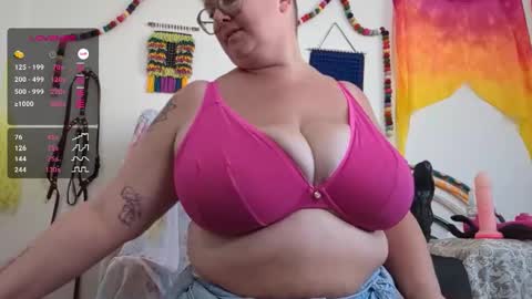 Snapshot of pisces_princess_ chatting on October 29, 9:15 pm Em online show from October 29, 9:15 pm