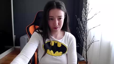 piscesgirl06 online show from April 16, 5:18 am