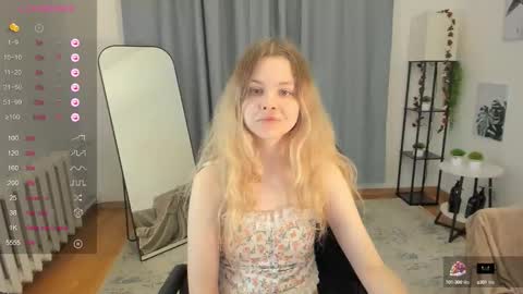 Snapshot of pixel_nest chatting on October 10, 6:52 am Olga online show from October 10, 6:52 am