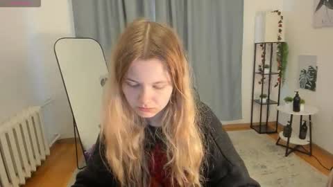 Snapshot of pixel_nest chatting on October 4, 5:49 am Olga online show from October 4, 5:49 am