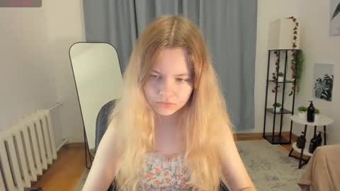 Snapshot of pixel_nest chatting on October 9, 5:57 am Olga online show from October 9, 5:57 am
