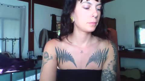 pixiecatfairy online show from November 16, 2:13 am