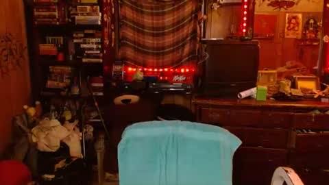 Izzy online show from November 13, 2:14 am