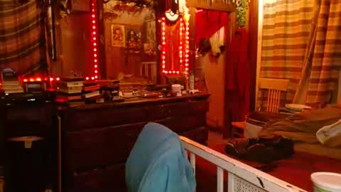 Izzy online show from February 18, 3:50 am