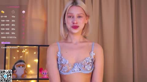 Snapshot of platinum_babe chatting on October 10, 2:45 pm Ennie online show from October 10, 2:45 pm