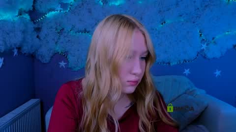 Sophie online show from April 4, 7:43 pm