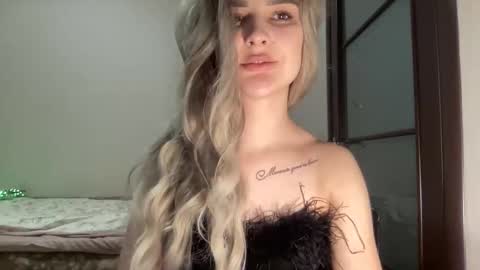 Mia online show from November 2, 9:26 pm