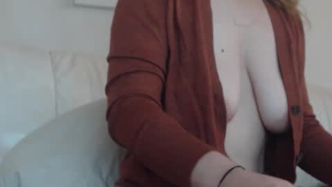 Snapshot of playfulsamira chatting on September 30, 10:15 am PlayfulSamira online show from September 30, 10:15 am
