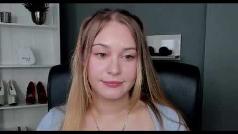 Snapshot of playgirl_valeria chatting on September 13, 6:49 am Valeria online show from September 13, 6:49 am