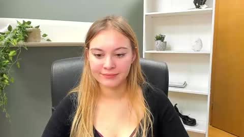 Snapshot of playgirl_valeria chatting on January 12, 2:19 pm Valeria online show from January 12, 2:19 pm