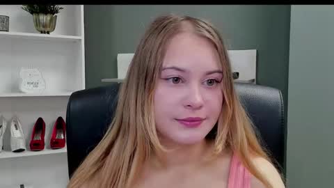 Snapshot of playgirl_valeria chatting on September 20, 6:38 am Valeria online show from September 20, 6:38 am