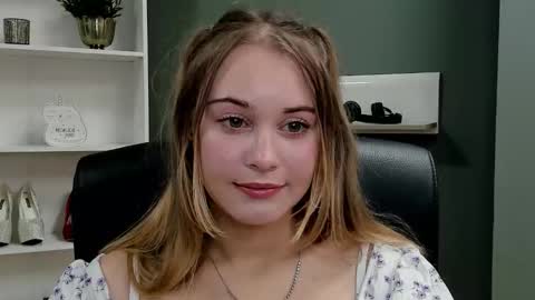Snapshot of playgirl_valeria chatting on September 14, 6:59 am Valeria online show from September 14, 6:59 am