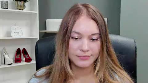 Snapshot of playgirl_valeria chatting on October 5, 1:41 pm Valeria online show from October 5, 1:41 pm