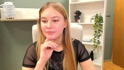 Snapshot of playgirl_valeria chatting on December 29, 11:07 am Valeria online show from December 29, 11:07 am