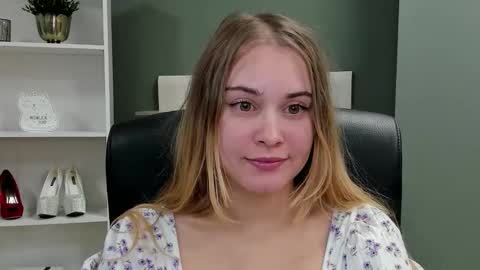 Snapshot of playgirl_valeria chatting on September 24, 8:48 pm Valeria online show from September 24, 8:48 pm