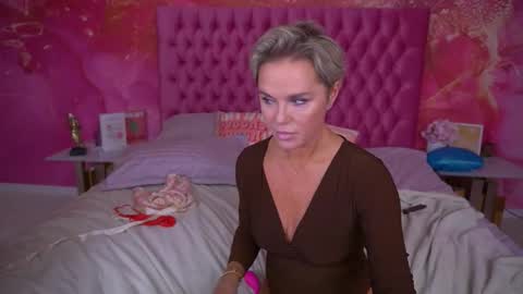 Snapshot of pleasurewecouple chatting on October 2, 1:21 pm Ira brunette and Vika blonde online show from October 2, 1:21 pm