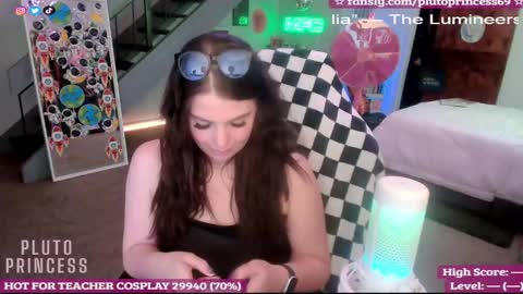 Snapshot of plutoprincess69 chatting on September 29, 12:53 am Pluto Princess online show from September 29, 12:53 am