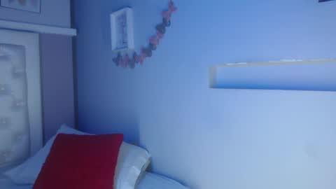Snapshot of pocahontas_moon chatting on September 9, 1:44 pm Pocahontas online show from September 9, 1:44 pm