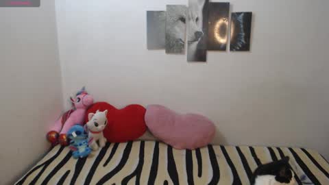 Snapshot of pocahontas_princess__ chatting on September 30, 3:11 pm Pocahontas online show from September 30, 3:11 pm