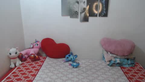 Snapshot of pocahontas_princess__ chatting on September 25, 2:24 pm Pocahontas online show from September 25, 2:24 pm