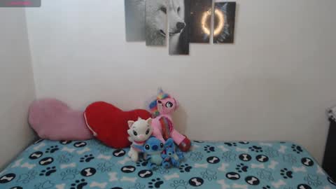 Snapshot of pocahontas_princess__ chatting on October 1, 3:33 pm Pocahontas online show from October 1, 3:33 pm