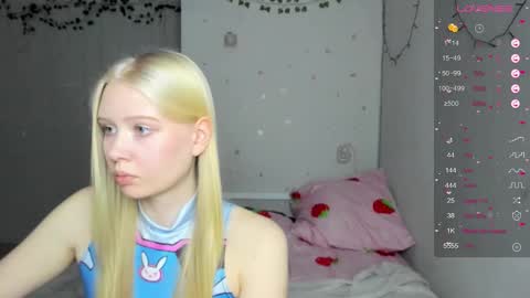 Snapshot of pocet_barbie chatting on October 20, 7:46 am Mary online show from October 20, 7:46 am