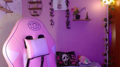 Snapshot of poison_liv chatting on September 25, 1:51 pm poison_liv online show from September 25, 1:51 pm