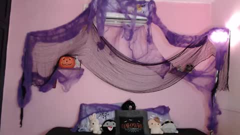 Snapshot of poison_pink chatting on October 10, 1:28 pm poison_pink online show from October 10, 1:28 pm