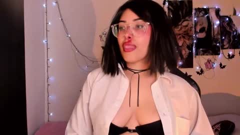 Snapshot of poison_willow chatting on October 19, 6:01 pm Willow Hours 12pm to 630pm Colombian time FRIDAY AND SUNDAY FREE DAYS online show from October 19, 6:01 pm