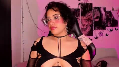 Snapshot of poison_willow chatting on October 15, 6:31 pm Willow Hours 12pm to 630pm Colombian time FRIDAY AND SUNDAY FREE DAYS online show from October 15, 6:31 pm