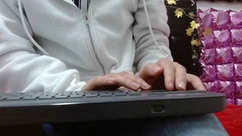 Snapshot of poisondost_hot chatting on September 28, 12:25 pm Aleja online show from September 28, 12:25 pm