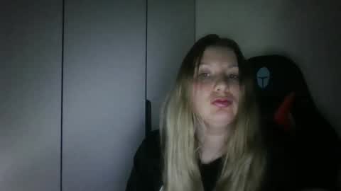 poliholly online show from March 1, 9:08 pm