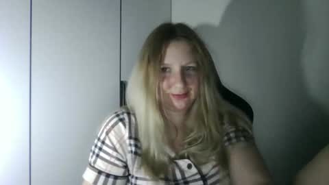 poliholly online show from February 28, 8:57 pm