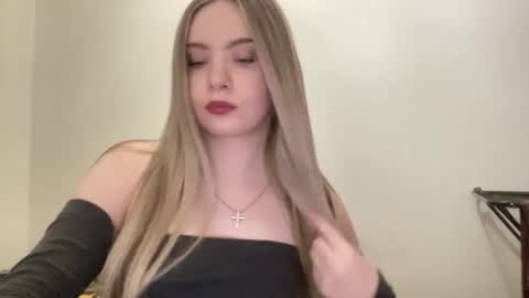 polishangel222 online show from March 5, 4:49 pm