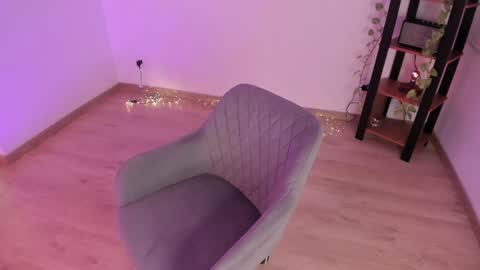 Polly online show from April 5, 2:30 am