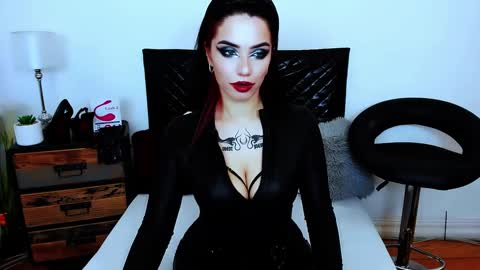 Polly online show from March 1, 1:53 am